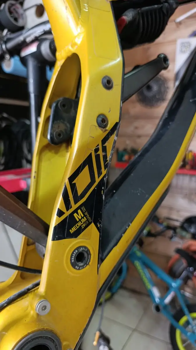 Detalle de cuadro de bicicleta en revisión, Univercycles Coquimbo