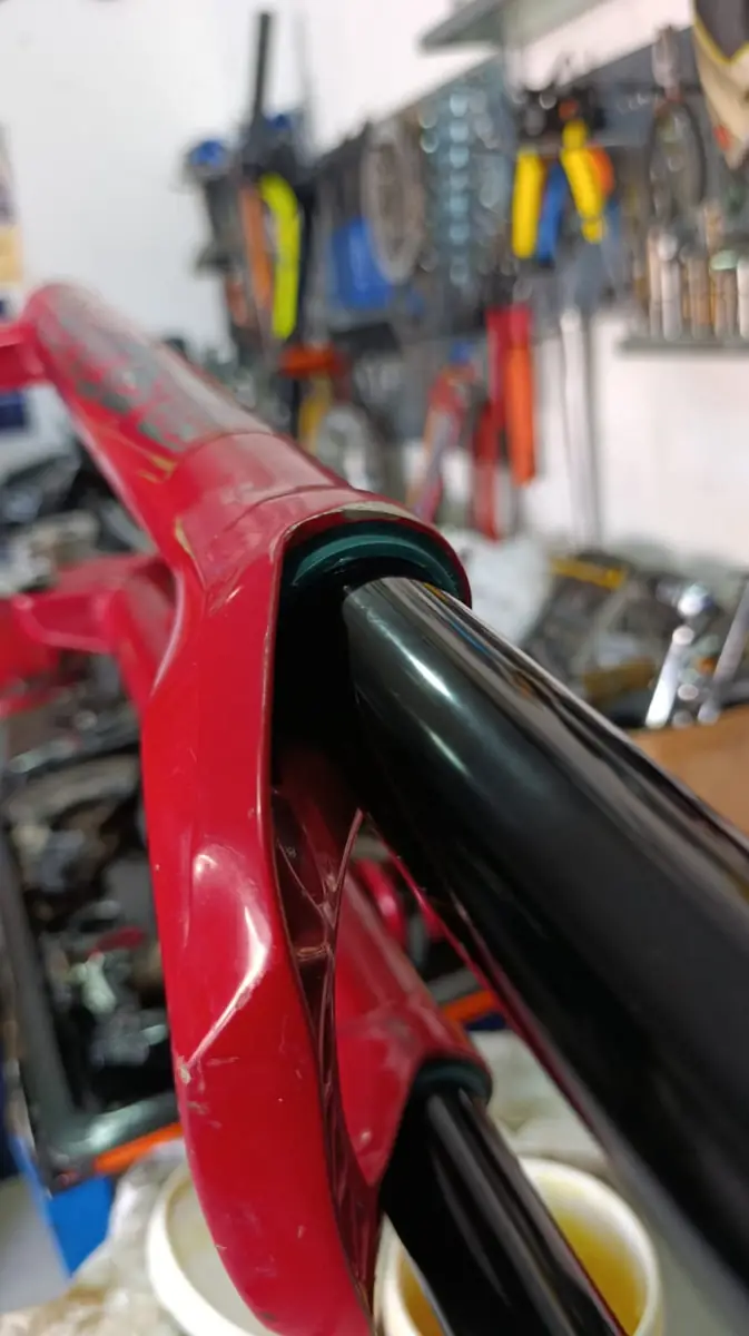 Trabajo en horquilla de suspensión, Univercycles Coquimbo