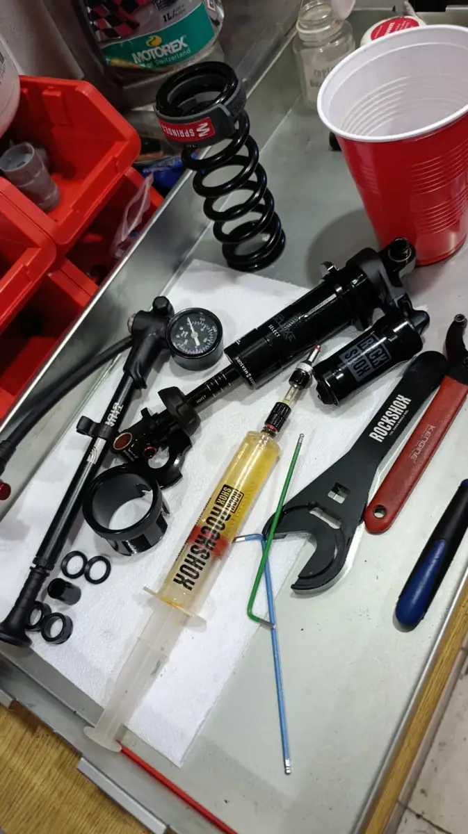 Herramientas y componentes de suspensión, Univercycles Coquimbo