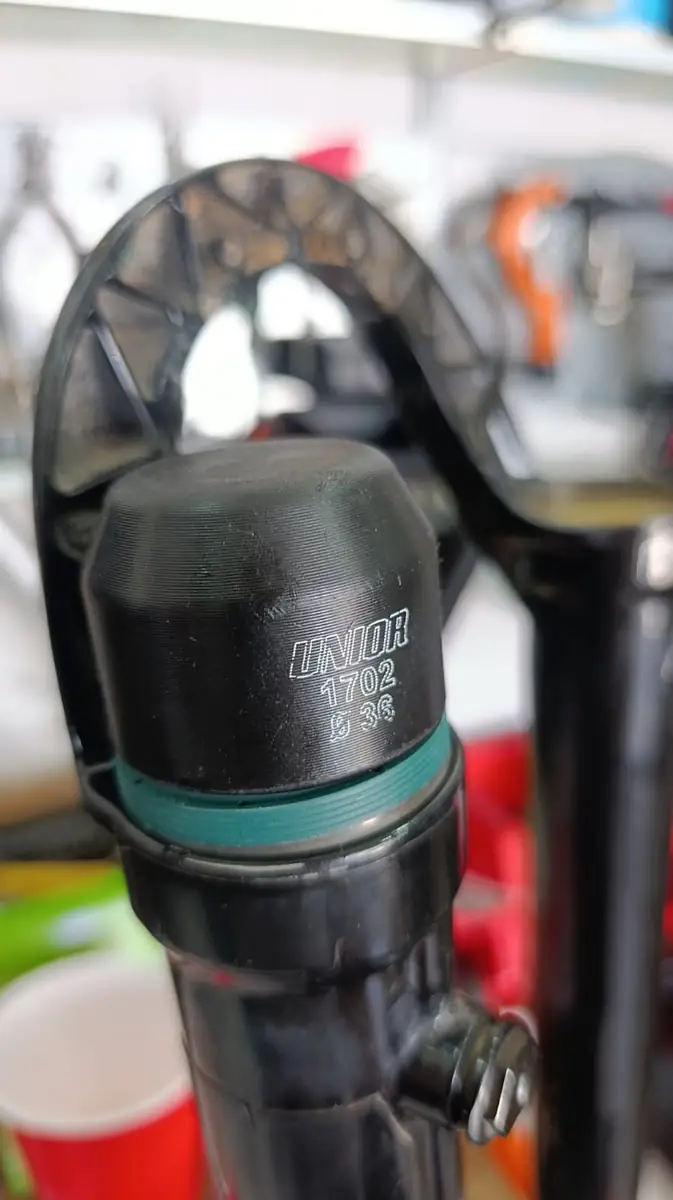 Detalle de amortiguador de aire, Univercycles Coquimbo